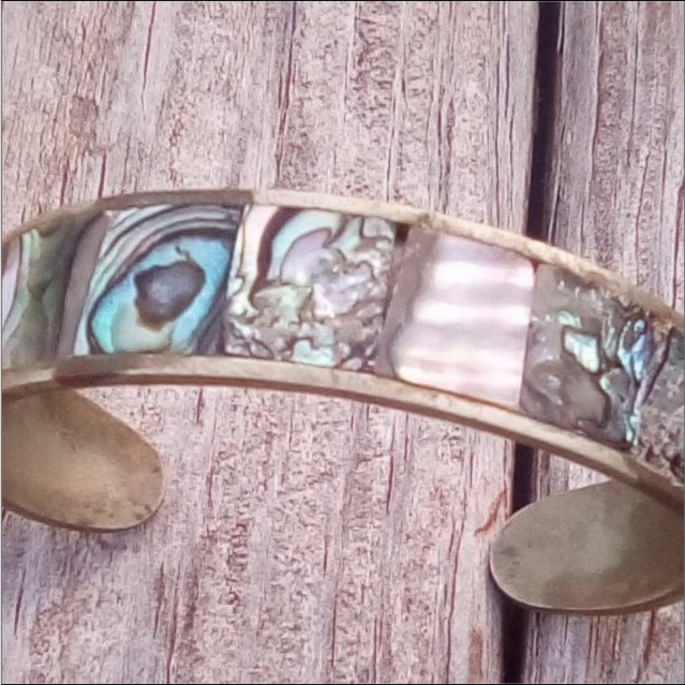 Vintage Abalone Shell Inlay Cuff Bracelet Wide Brass Tone Band - Picture 2 of 6